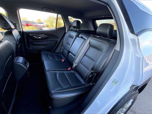 Used 2024 GMC Terrain SLT image 25