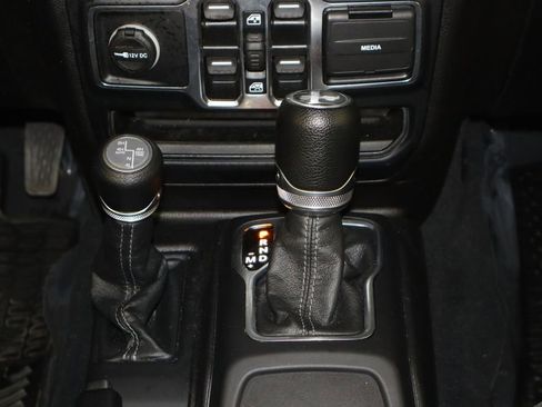 Used 2024 Jeep Wrangler Unlimited w/ Convenience Group AWD/4WD image 27