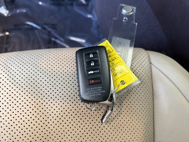 Used 2016 Lexus ES 350 w/ Luxury Package w/Wood Trim FWD image 33