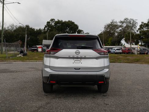 Used 2025 Nissan Rogue SV image 6