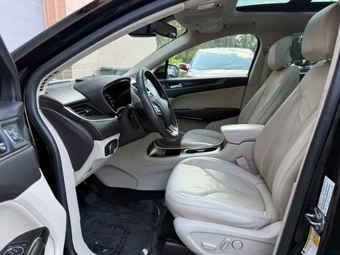 Used 2018 Lincoln MKC Reserve w/ Lincoln MKC Climate Package image 10