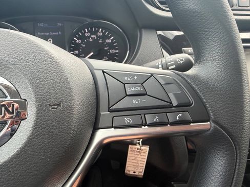 Used 2020 Nissan Rogue S AWD/4WD image 13