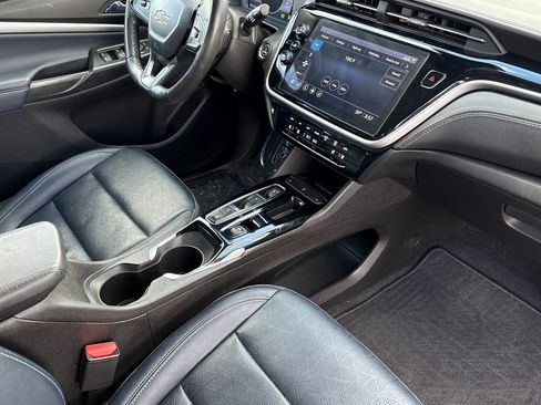 Used 2022 Chevrolet Bolt EUV LT w/ Convenience Package image 16