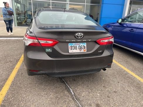 Used 2019 Toyota Camry LE image 11
