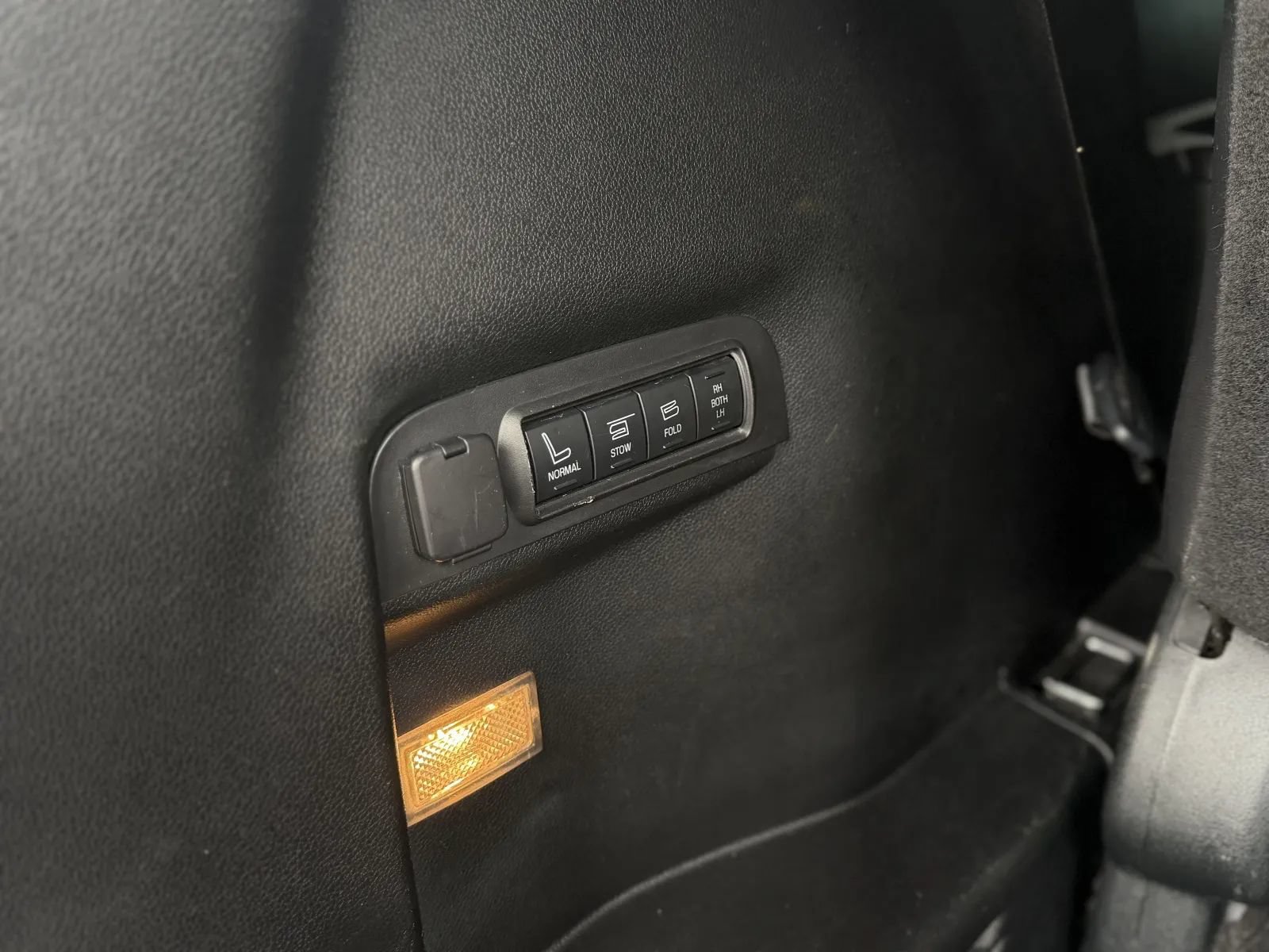 Used 2019 Ford Explorer Limited w/ Class III Trailer Tow Package FWD image 44