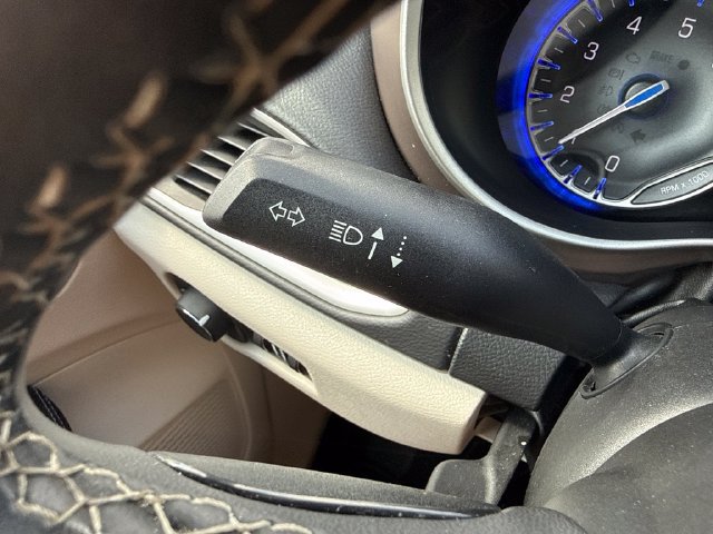 Used 2023 Chrysler Voyager LX FWD image 23