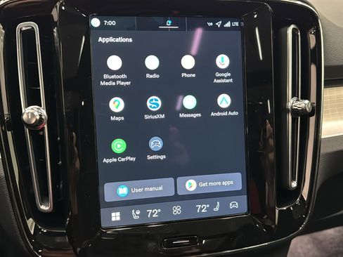 Used 2026 Volvo XC40 B4 Plus w/ Climate Package image 17