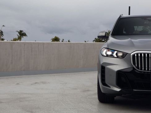 Used 2025 BMW X5 xDrive50e w/ Executive Package image 12