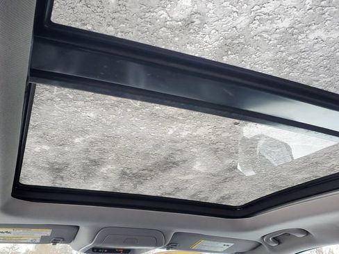 Used 2018 Chevrolet Equinox LT w/ Sun & Infotainment Package image 27