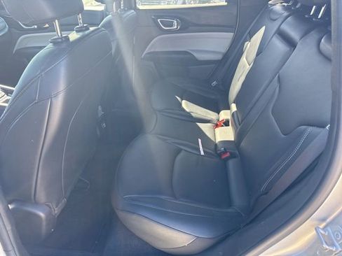 Used 2025 Jeep Compass Limited image 22