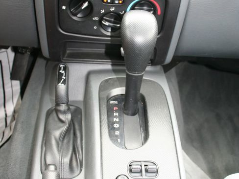 Used 2005 Jeep Liberty Sport AWD/4WD image 11