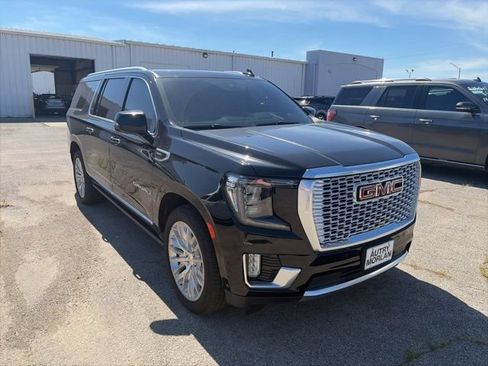 Used 2024 GMC Yukon XL Denali w/ Denali Reserve Package AWD/4WD image 8