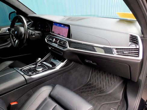 Used 2020 BMW X7 xDrive40i w/ M Sport Package AWD/4WD image 22