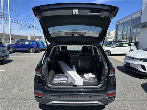 New 2026 Volkswagen Taos SE AWD/4WD image 9