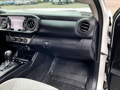 Used 2020 Toyota Tacoma SR w/ SR Convenience Package image 17