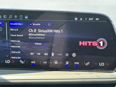 Used 2025 Chevrolet Traverse LT image 26