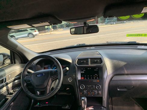Used 2019 Ford Explorer XLT w/ Equipment Group 201A AWD/4WD image 12
