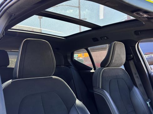 Used 2021 Volvo XC40 T5 R-Design w/ Climate Package image 28