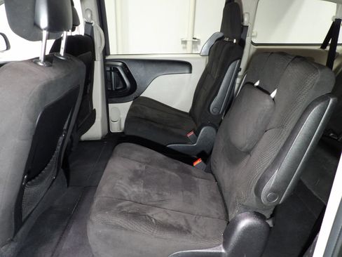 Used 2013 Dodge Grand Caravan SXT FWD image 10