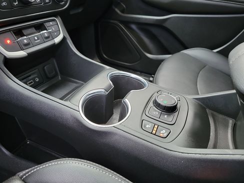 Used 2023 GMC Terrain SLT w/ Elevation Edition image 27