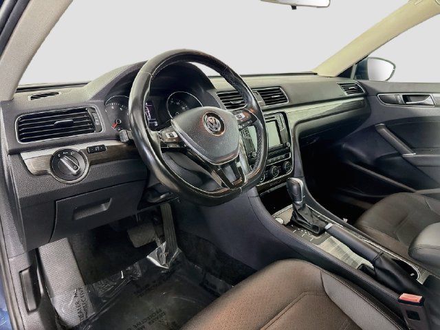 Used 2018 Volkswagen Passat 2.0T SE FWD image 22