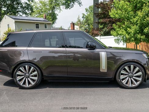 Used 2025 Land Rover Range Rover SV AWD/4WD image 9