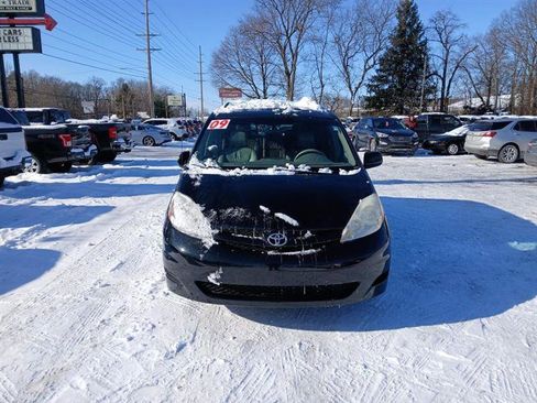 Used 2009 Toyota Sienna XLE image 8