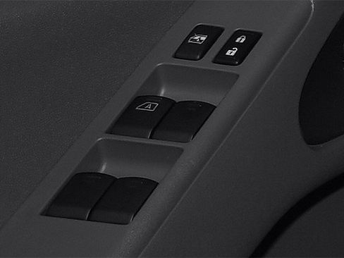 Used 2013 Nissan Frontier SL image 21