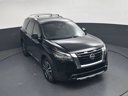Certified 2025 Nissan Pathfinder Platinum w/ Cargo Package FWD image 28