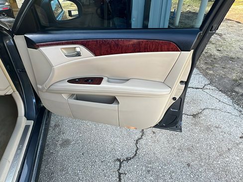 Used 2011 Toyota Avalon Limited image 19