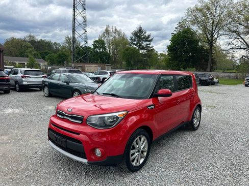 Used 2019 Kia Soul + w/ Audio Package FWD image 1