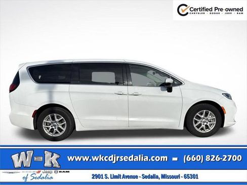 Certified 2023 Chrysler Pacifica Touring-L FWD image 5