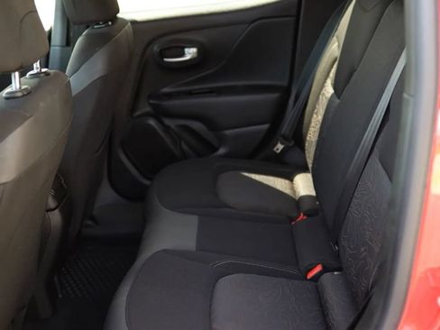 Used 2023 Jeep Renegade Latitude AWD/4WD image 33