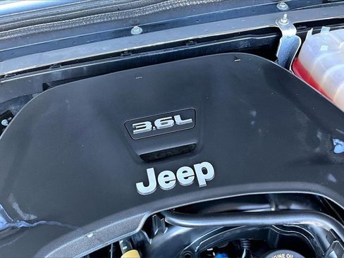 Used 2018 Jeep Wrangler Unlimited Rubicon image 34