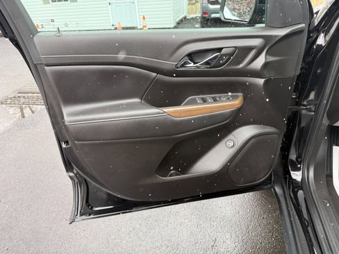 Used 2023 GMC Acadia SLE w/ Driver Convenience Package image 15