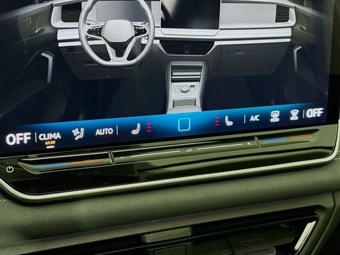 New 2025 Volkswagen Tiguan SE image 16