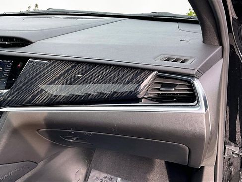 Used 2025 Cadillac XT6 Premium Luxury image 17