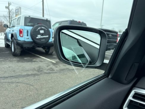 Used 2025 BMW 330i xDrive Sedan w/ Premium Package image 39