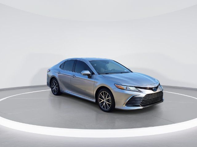 Used 2024 Toyota Camry XLE w/ Navigation Package FWD image 2