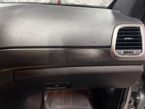 Used 2017 Jeep Grand Cherokee Altitude AWD/4WD image 14