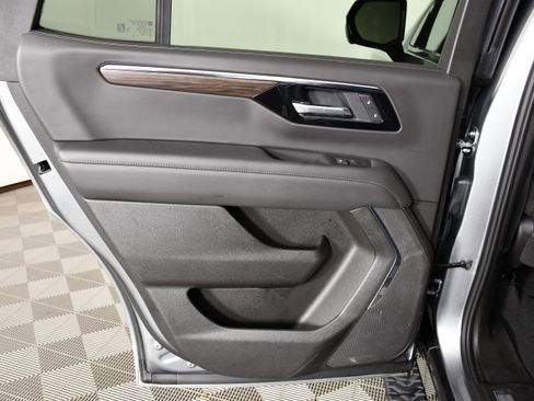 Used 2025 Chevrolet Tahoe Z71 AWD/4WD image 24