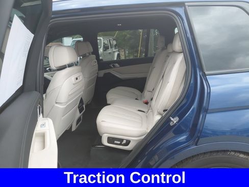 Used 2022 BMW X7 xDrive40i w/ M Sport Package AWD/4WD image 24