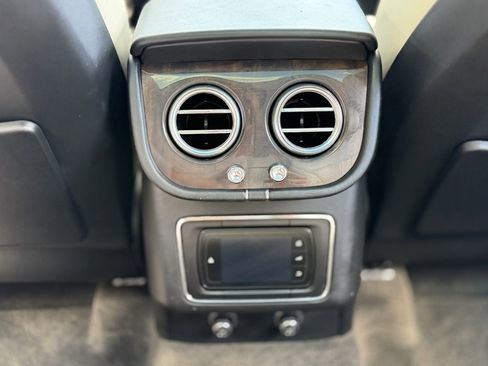 Used 2019 Bentley Bentayga image 51