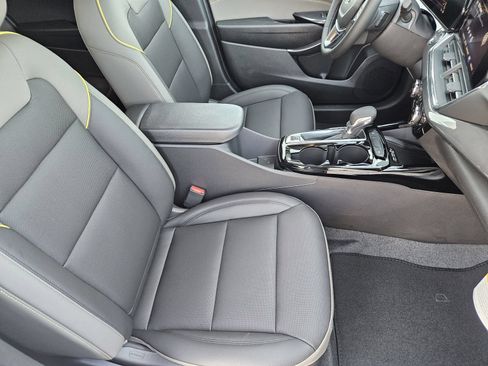 New 2026 Chevrolet Trax ACTIV w/ Sunroof Package FWD image 16