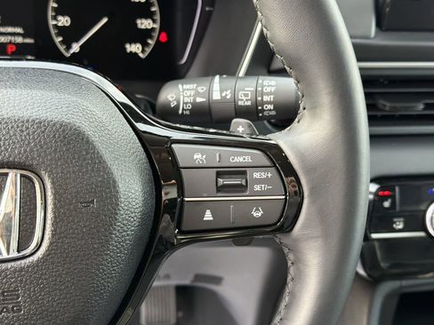 Used 2025 Honda Pilot EX-L image 29