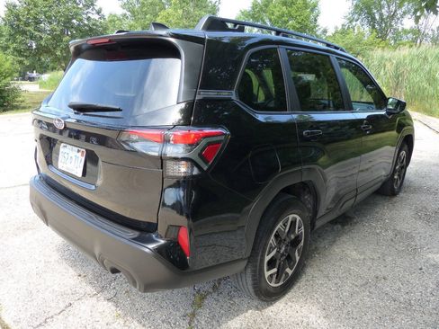 Used 2025 Subaru Forester Premium w/ Convenience Package #1 AWD/4WD image 11
