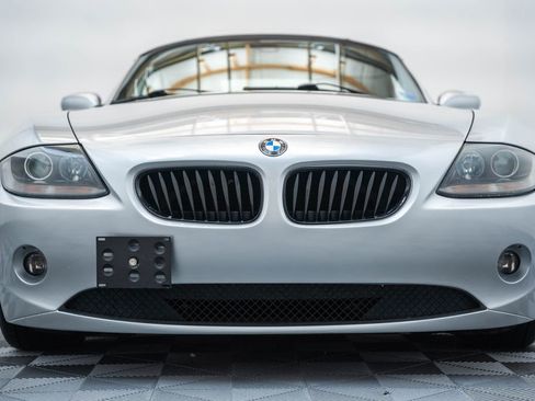 Used 2005 BMW Z4 2.5i RWD image 2