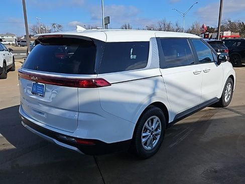Used 2024 Kia Carnival LX image 5