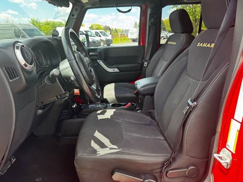 Used 2014 Jeep Wrangler Unlimited Sahara w/ Connectivity Group AWD/4WD image 21