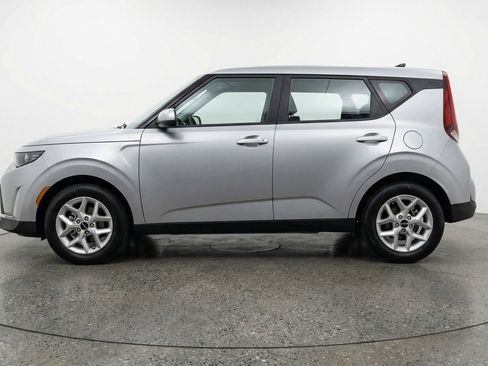 Used 2025 Kia Soul LX w/ LX Technology Package FWD image 5